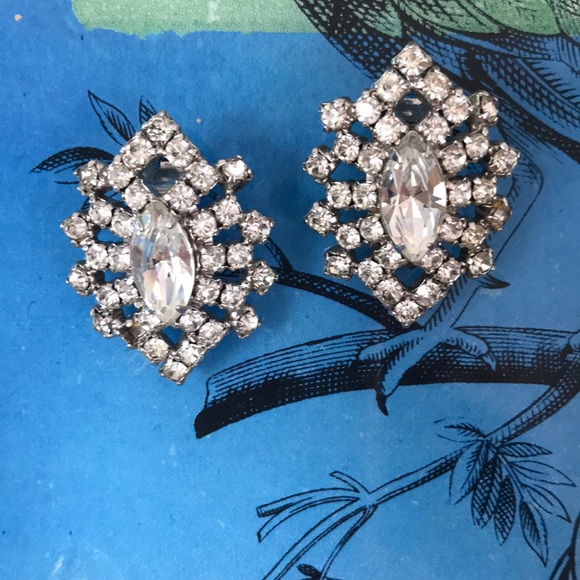 Vintage Clip On Earrings - Picture 6 of 9